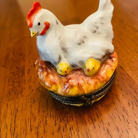 VINTAGE LIMOGES BOX ~ Chicken 🐓 & Chicks 🐣